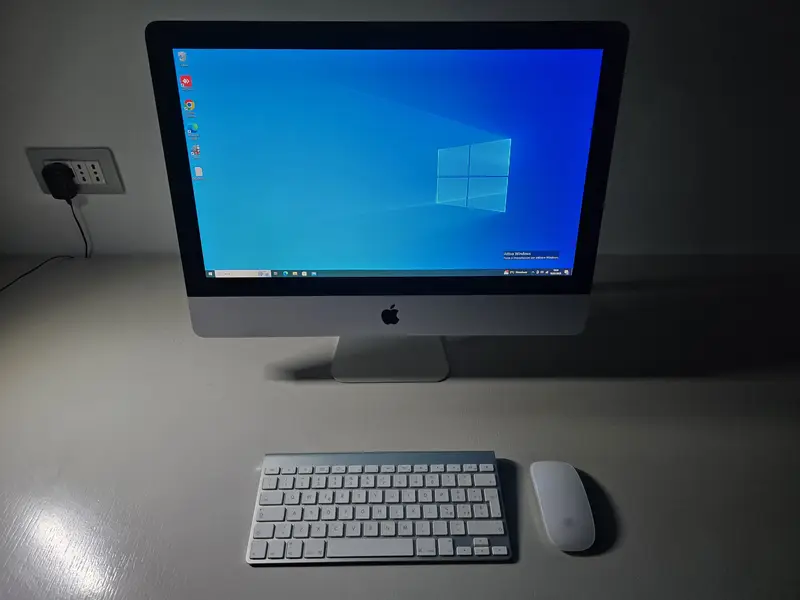 Apple iMac 21,5 pollici 2010 + Tastiera + Mouse